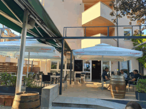 Naziv tvrtke je Bar & Kitchen Plata