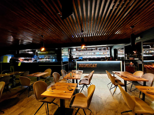 Naziv tvrtke je Doomsday Bistro & Pizzabar
