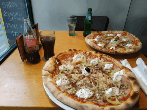 Naziv tvrtke je Pizzeria Paprika