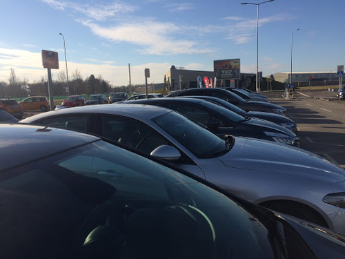 Naziv tvrtke je Sixt
